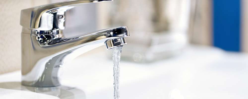 Water Spikes Faucet with Running Water